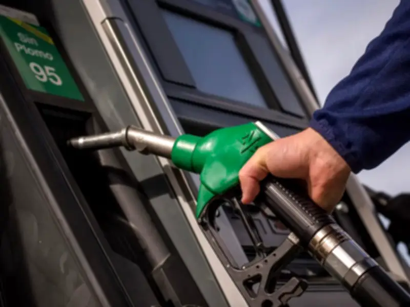 Profeco revela gasolineras con gasolina regular por debajo de 24 pesos