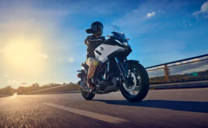 Prohibición de Motocicletas en Segundos Pisos de la CDMX: Multas y Riesgos