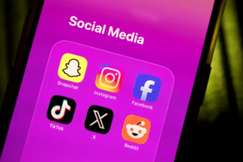 Prohibición de redes sociales para adolescentes: ¿Es la solución correcta?