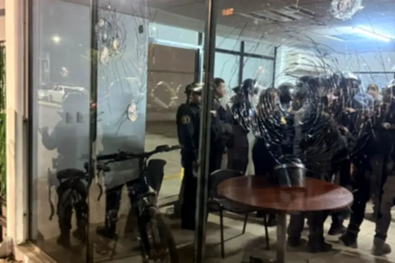 Protesta en Cuauhtémoc degenera en enfrentamiento violento con policías capitalinos