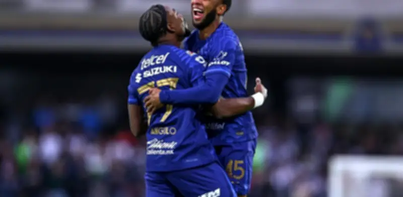 Pumas Celebra el Cumpleaños de Efraín Juárez con Triunfo 2-0 Sobre Monterrey