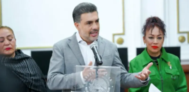 PVEM impulsa foros para regular refugios de animales en la Ciudad de México