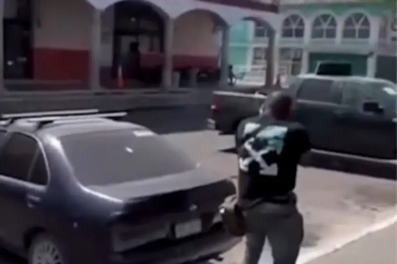 Rafaguean Ayuntamiento de Jiquilpan tras caída de 'El Mencho'; hay 2 muertos