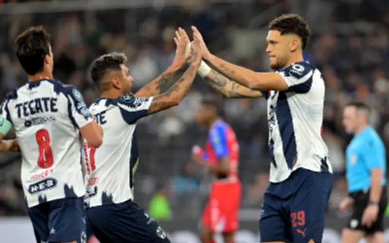 Rayados de Monterrey avanza a octavos de final tras vencer 2-0 al Xelajú