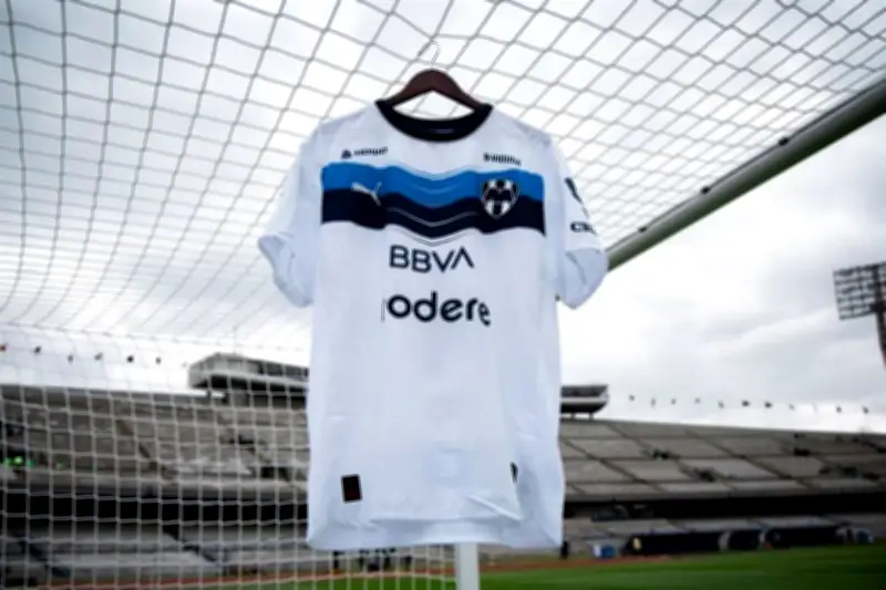 Rayados de Monterrey confirma a Fimbres como titular para el próximo partido