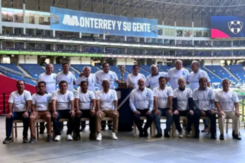 Rayados rinde homenaje a los campeones del 86 en emotiva ceremonia