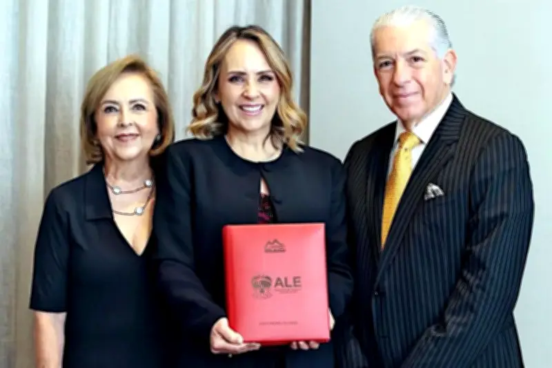 Reconocen a profesionales de la salud por su entrega y compromiso en México