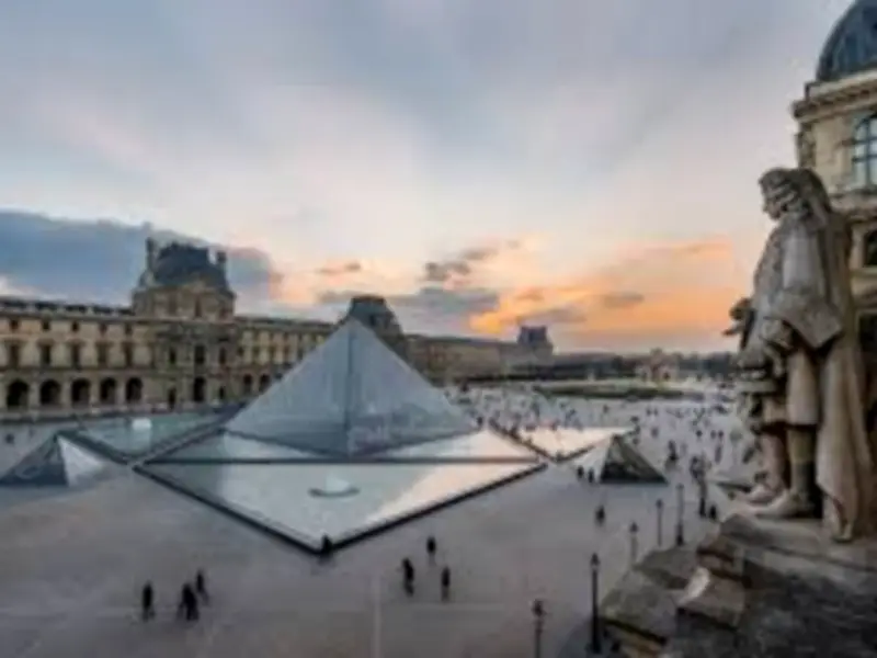 Redada en el Louvre desmantela red de fraude masivo con entradas falsas y guías turísticas