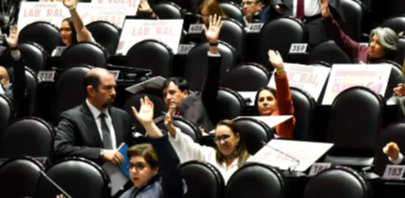 Reforma de 40 Horas Avanza en Diputados: Unanimidad en lo General, Oposición Critica Detalles