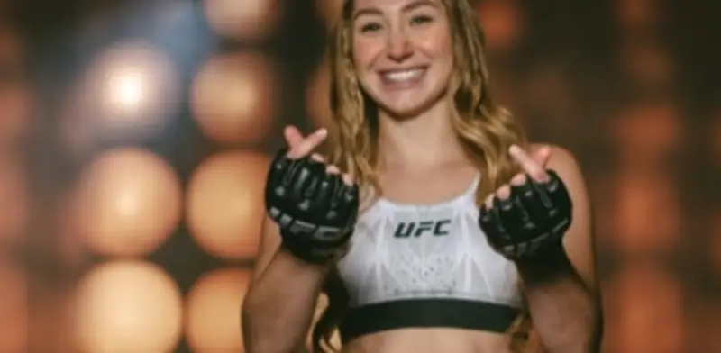 Regina 'KillBill' Tarin triunfa en UFC México con victoria unánime en la Arena CDMX
