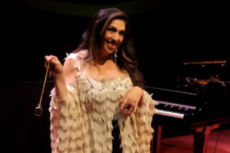 Regina Orozco viajará en el tiempo con su nuevo espectáculo de cabaret íntimo