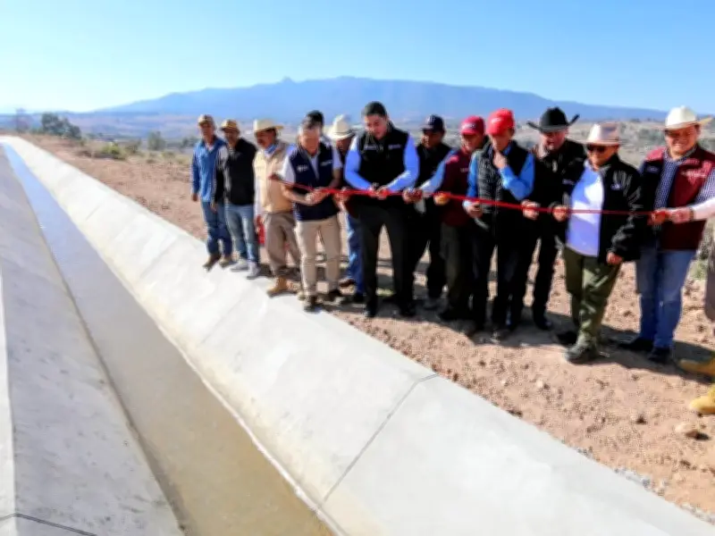 Rehabilitan canales de riego en Aculco para fortalecer el abasto de agua agrícola