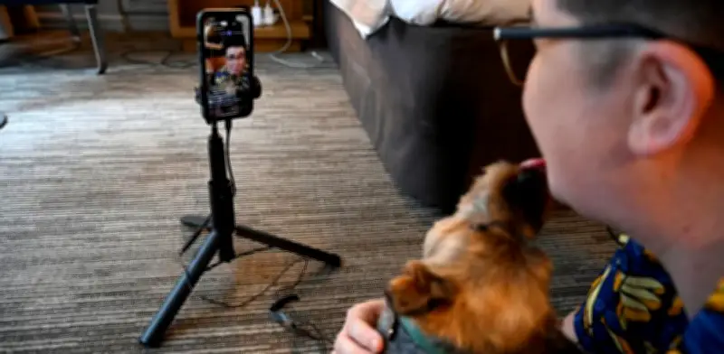 Reino Unido estudia prohibir redes sociales a menores de 16 años y regular chatbots de IA