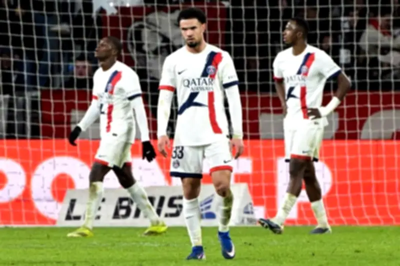 Rennes sorprende al líder PSG en la Ligue 1 sin entrenador en el banquillo