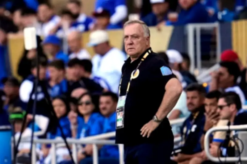 Renuncia Advocaat como DT de Curazao a semanas del Mundial, genera crisis técnica