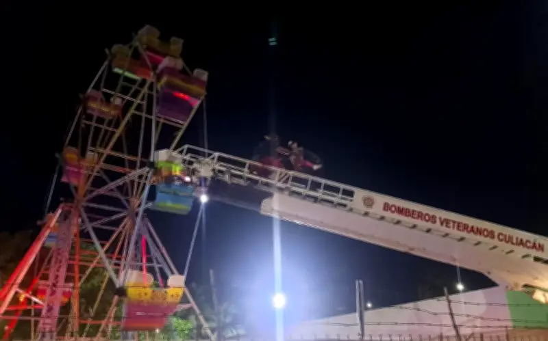 Rescatan a 15 personas tras falla en rueda de fortuna en Culiacán, Sinaloa
