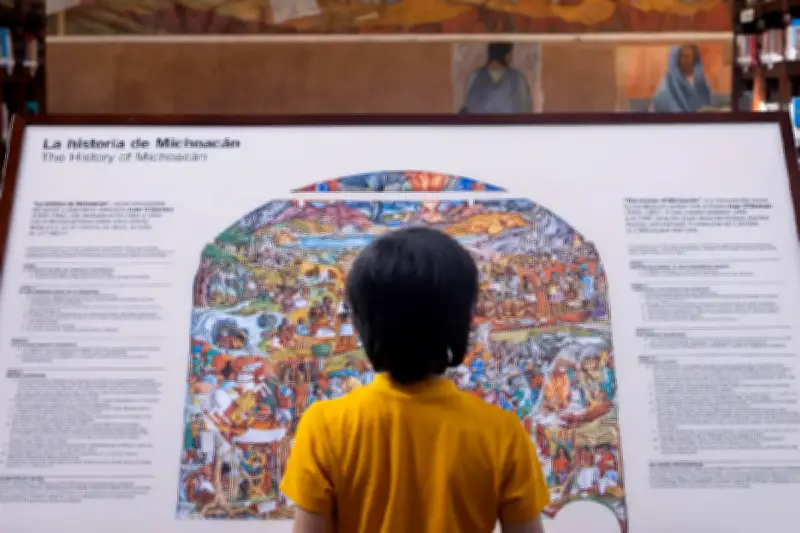 Restauran mural histórico en Biblioteca Gertrudis Bocanegra de Pátzcuaro