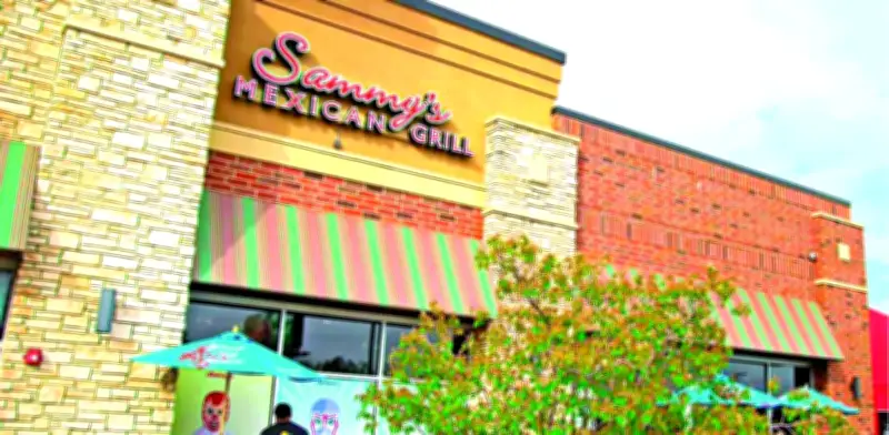 Restaurantes mexicanos ofrecen comida gratis al ICE: polémica y acusaciones de IA