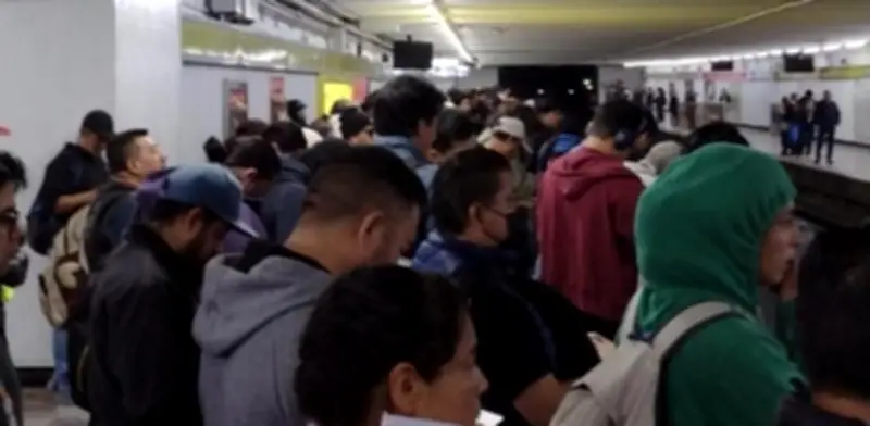 Retiro de trenes en Metro CDMX causa caos en Líneas 3 y A este viernes