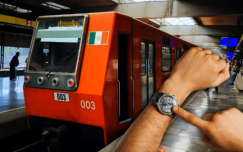 Retrasos en el Metro de CDMX durante contingencia ambiental y 'Hoy No Circula'