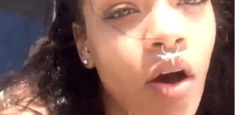 Rihanna Enciende Instagram con Videos Sensuales en Bikini