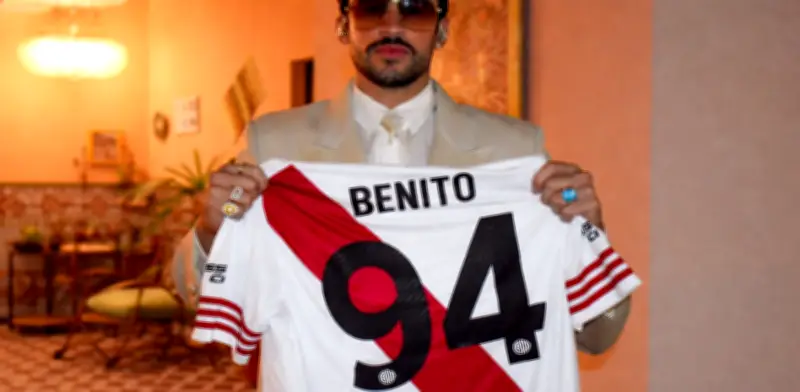 River Plate sorprende a Bad Bunny con camiseta personalizada durante su gira en Argentina