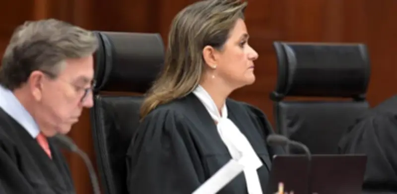 Ríos Farjat defiende pensiones de ministros como derecho y dignidad