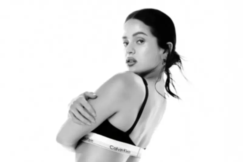 Rosalía sorprende con campaña matutina para Calvin Klein