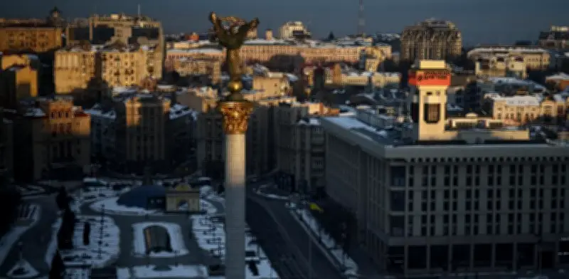 Rusia intensifica bombardeos en Ucrania en vísperas del cuarto aniversario de la invasión