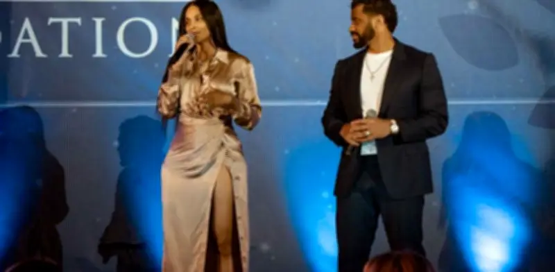 Russell Wilson y Ciara donan 2 mdd para salud infantil en Los Cabos