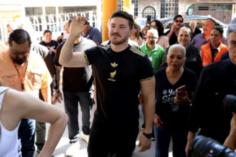 Samuel García recuerda a 'Metichona' en evento público, generando reacciones