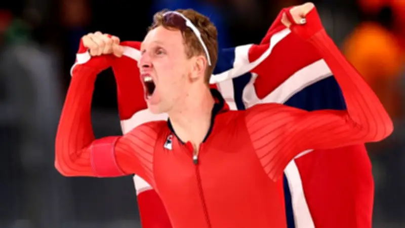 Sander Eitrem gana oro y rompe récord olímpico en los 5000m de patinaje de velocidad