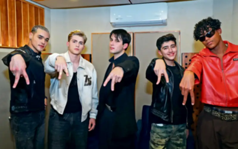 Santos Bravos: La boy band latina que fusiona K-pop con identidad trilingüe y diversidad cultural