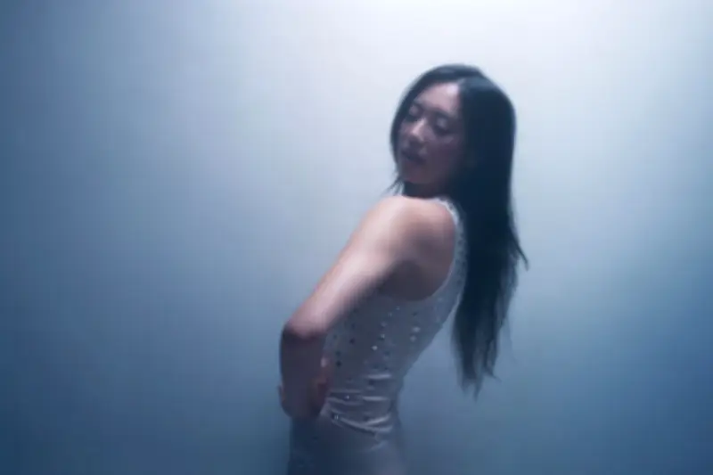 Sarah Kinsley: El tumulto vital que inspira su nuevo EP 'Fleeting'