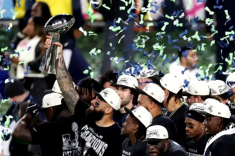 Seahawks derrotan a Patriots en un Super Bowl histórico y se coronan campeones