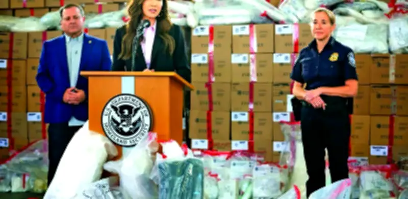 Secretaria Noem anuncia caída del 26% en decomisos de fentanilo en frontera México-EU
