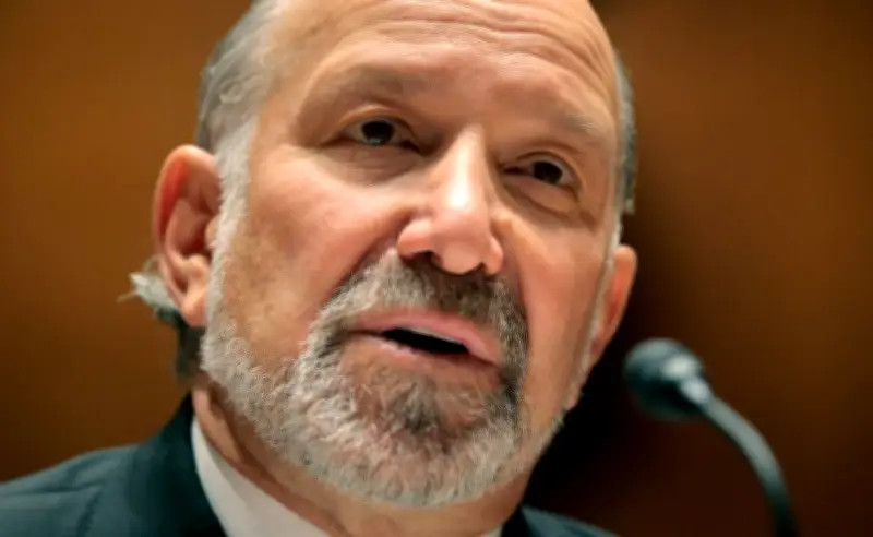 Secretario de Comercio de EU admite almuerzo con Epstein en isla privada en 2012