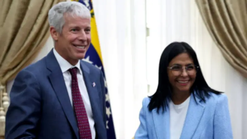 Secretario de Energía de EE.U. llega a Venezuela para evaluar industria petrolera tras licencia