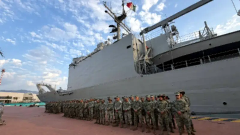 Semar despliega buque y tropas en Puerto Vallarta tras ataques del CJNG