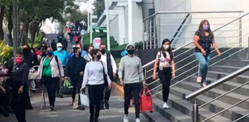 Semáforo Rojo en CDMX desata compras de pánico en centros comerciales