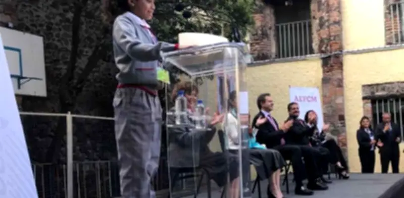 SEP aclara que uniforme neutro es solo para niñas, no para niños