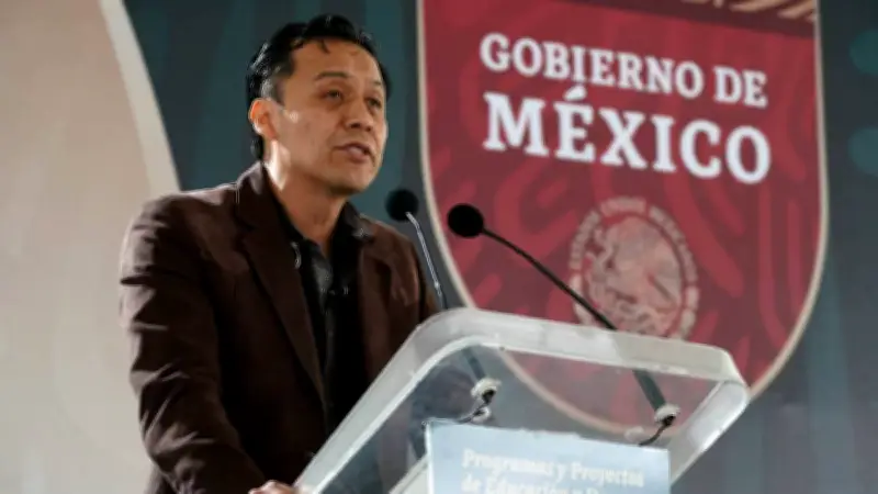 SEP niega desalojo de Max Arriaga y afirma que solo hubo cambio de plaza administrativo