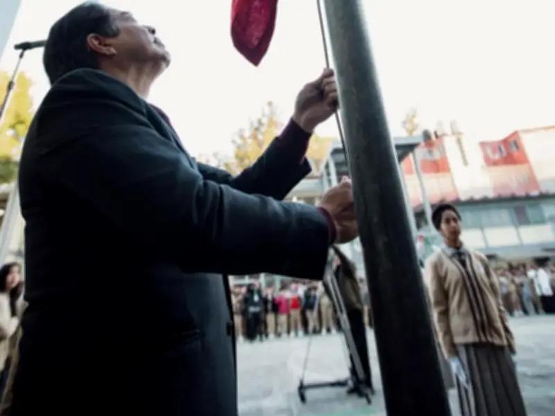SEP rinde homenaje a Fuerzas Armadas en Día de la Bandera y destaca logros educativos