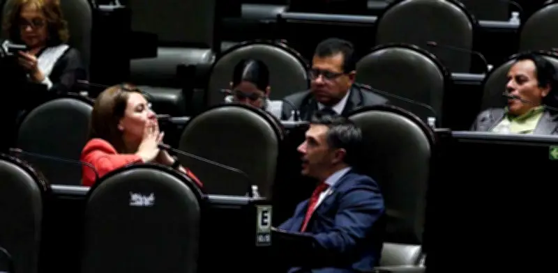 Sergio Mayer combinará su escaño con el teatro en 'Defendiendo al cavernícola'