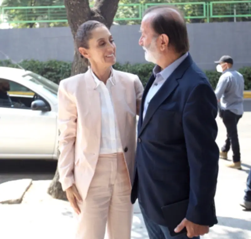 Sheinbaum defiende a Epigmenio Ibarra en pleito con Alito Moreno: 'Es hombre de principios'