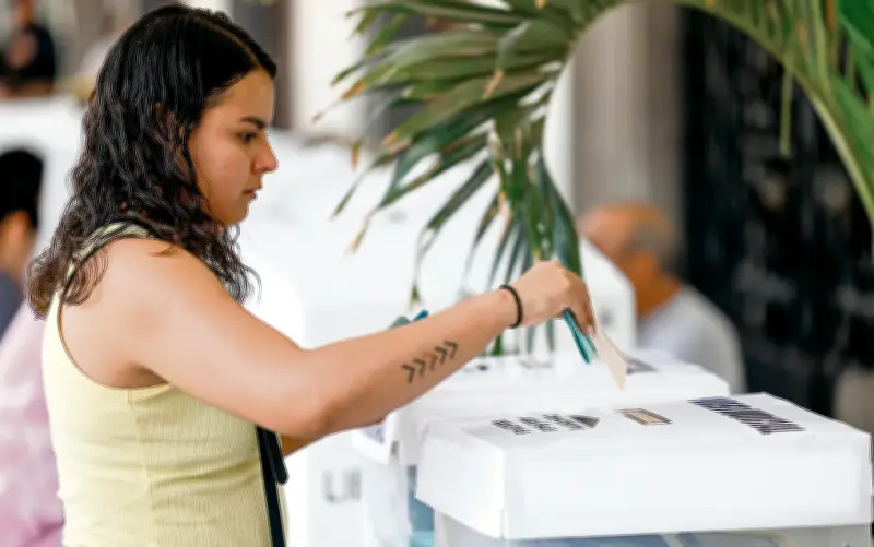 Sheinbaum defiende reforma electoral: listas plurinominales no son negociables