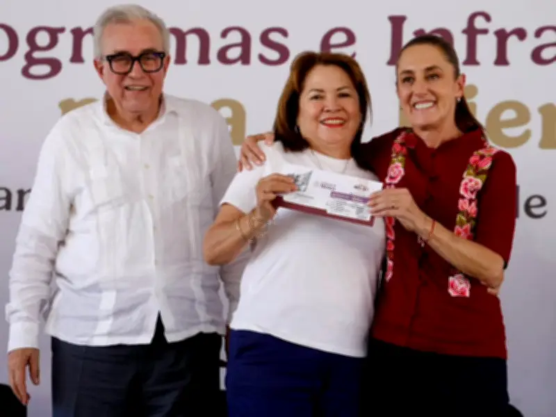 Sheinbaum entrega apoyos de bienestar social en Sinaloa durante gira oficial
