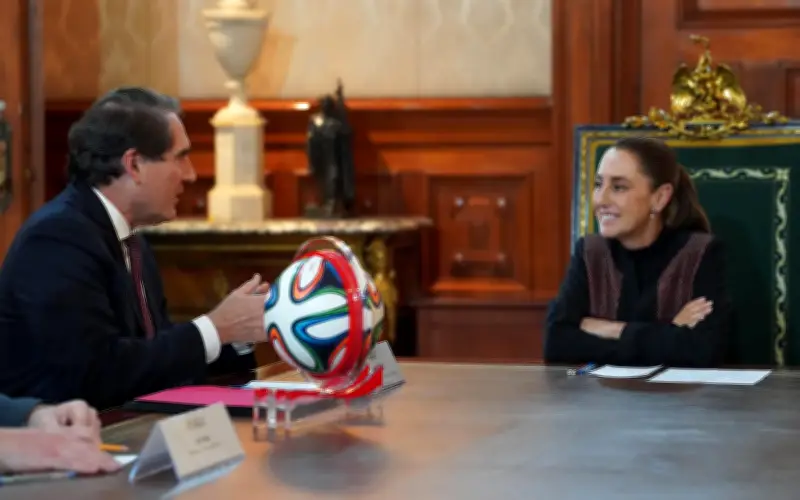 Sheinbaum recibe al CEO global de Coca-Cola y confirma inversión millonaria previo al Mundial 2026
