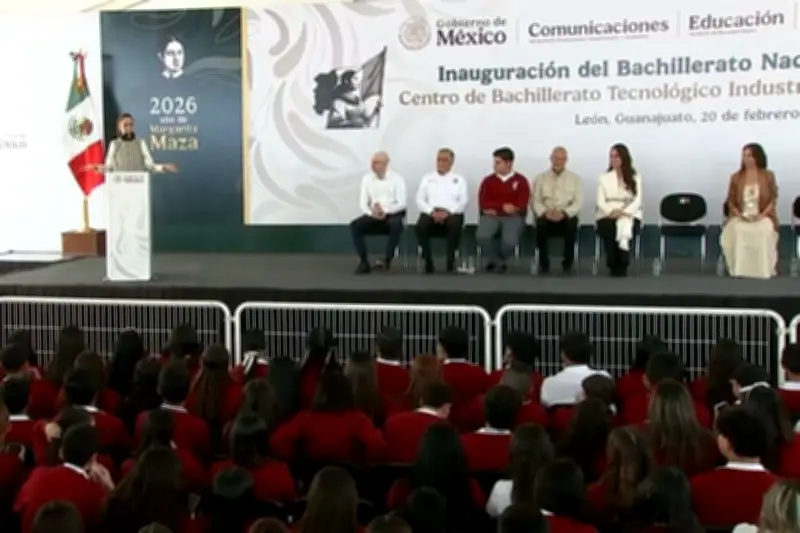 Sheinbaum Solicita Revisión Urgente de Retrasos en Entrega de Becas Estudiantiles