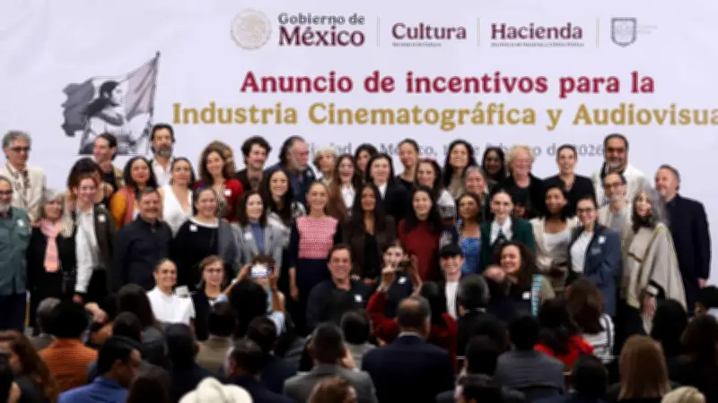 Sheinbaum y Salma Hayek anuncian incentivo fiscal del 30% para impulsar el cine mexicano